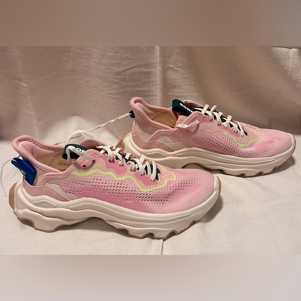 WOMEN'S KINETIC™ BREAKTHRU DAY LACE SNEAKER | Pink, White, Neon | Size 7.5